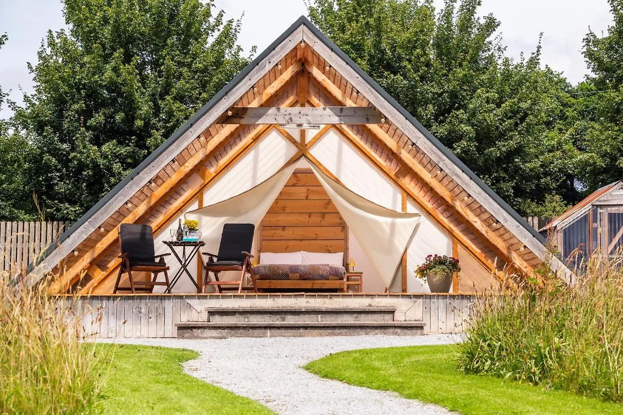 Killarney Glamping At The Grove, Suites And Lodges 2*,